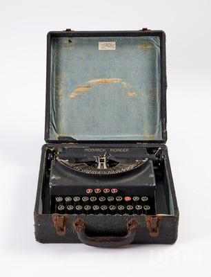 M2021_030 ii.jpg; M2021/030a; ;